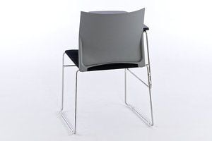 Das Stuhlgestell besteht aus verchromtem Stahlrohr Das Stuhlgestell besteht aus verchromtem Stahlrohr